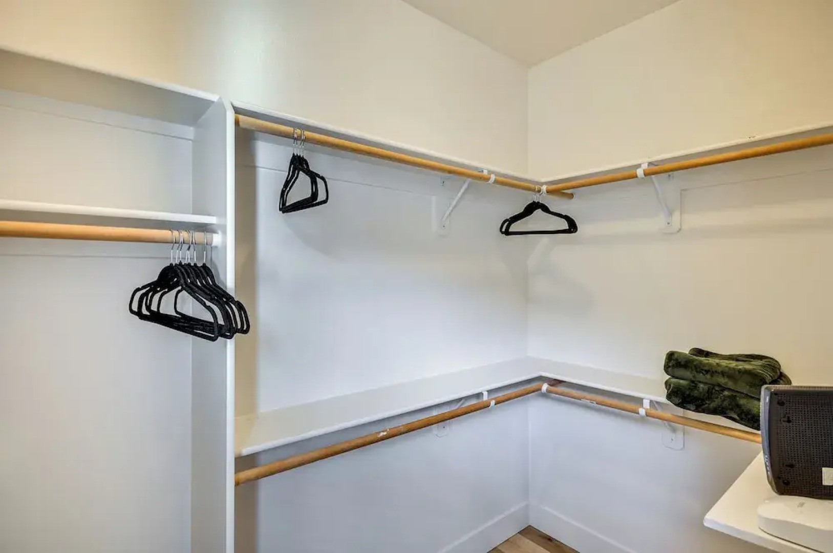 Stunning Stevenson Retreat w/ Mountain Views!