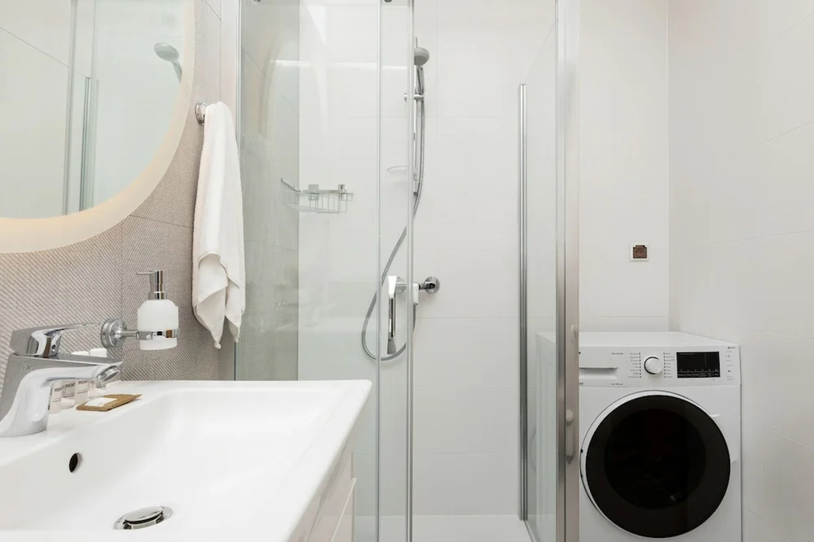 Aquamarina Prima Apartments by Renters