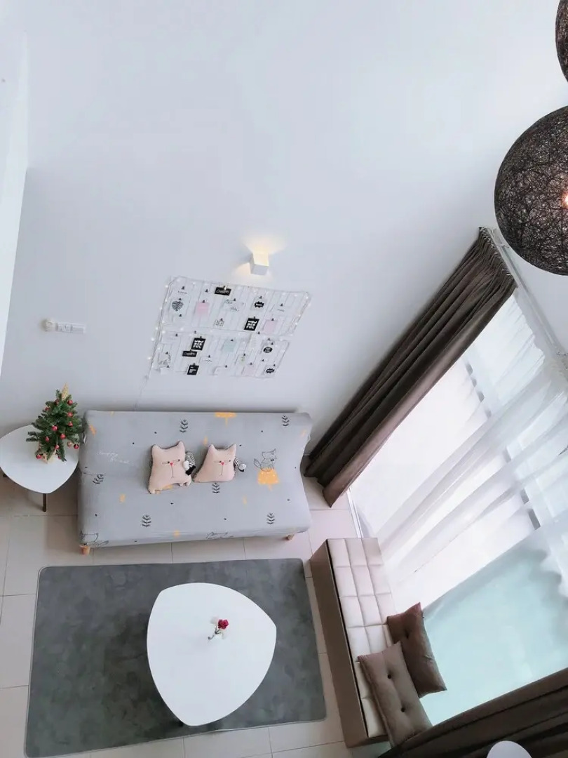 Barrington Penthouse by Loo