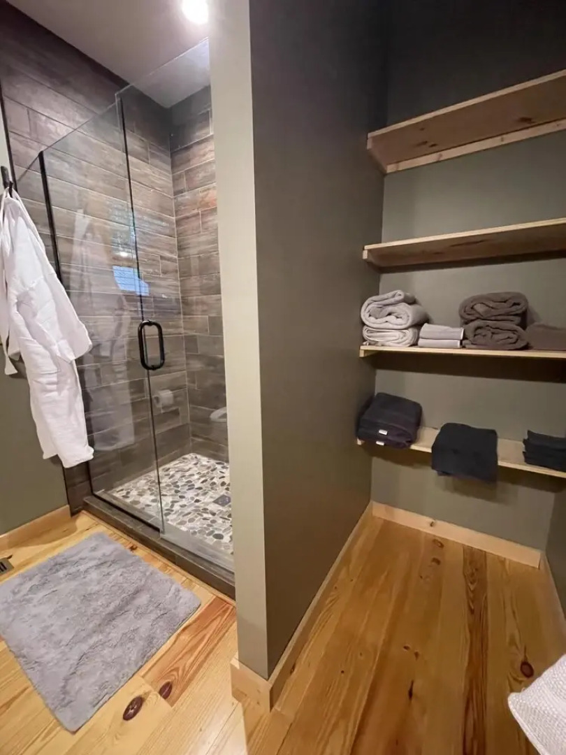 Hollow Tree Hideaway - Coosawattee River Resort