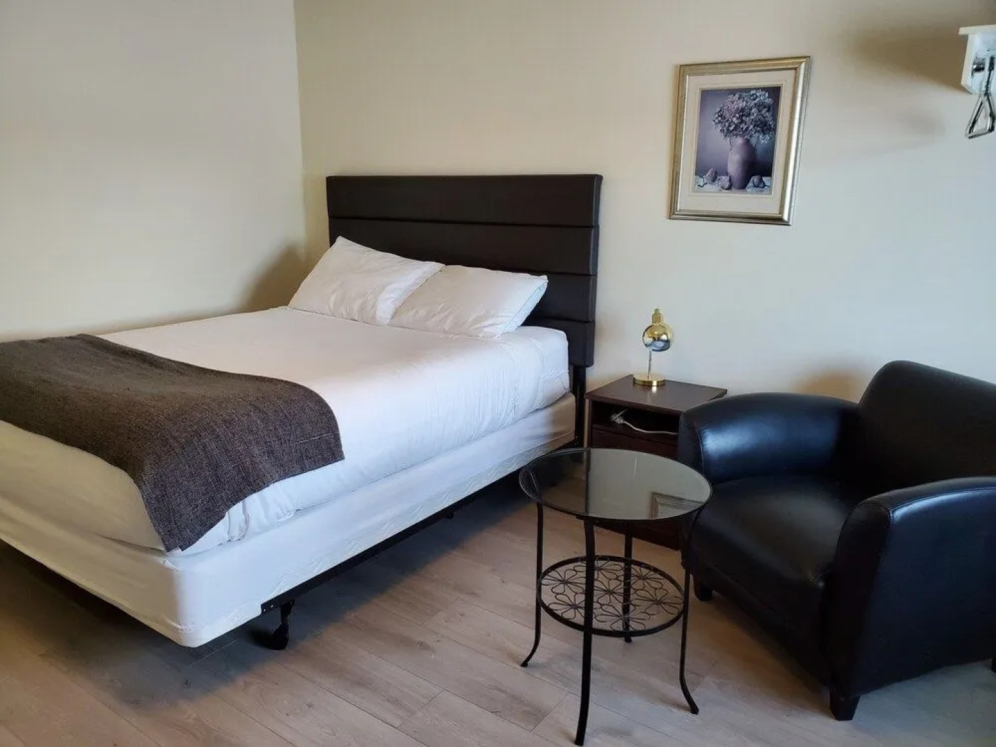 waintel studio-wainwright motel