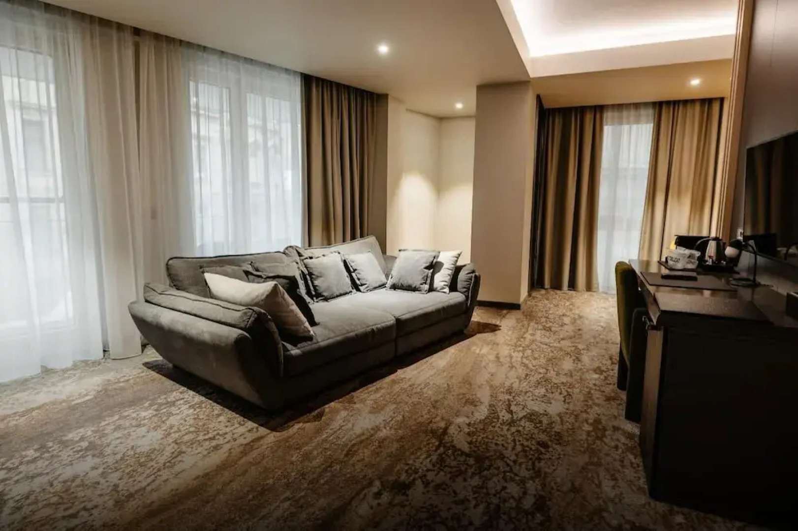 Aniroc Signature Hotel