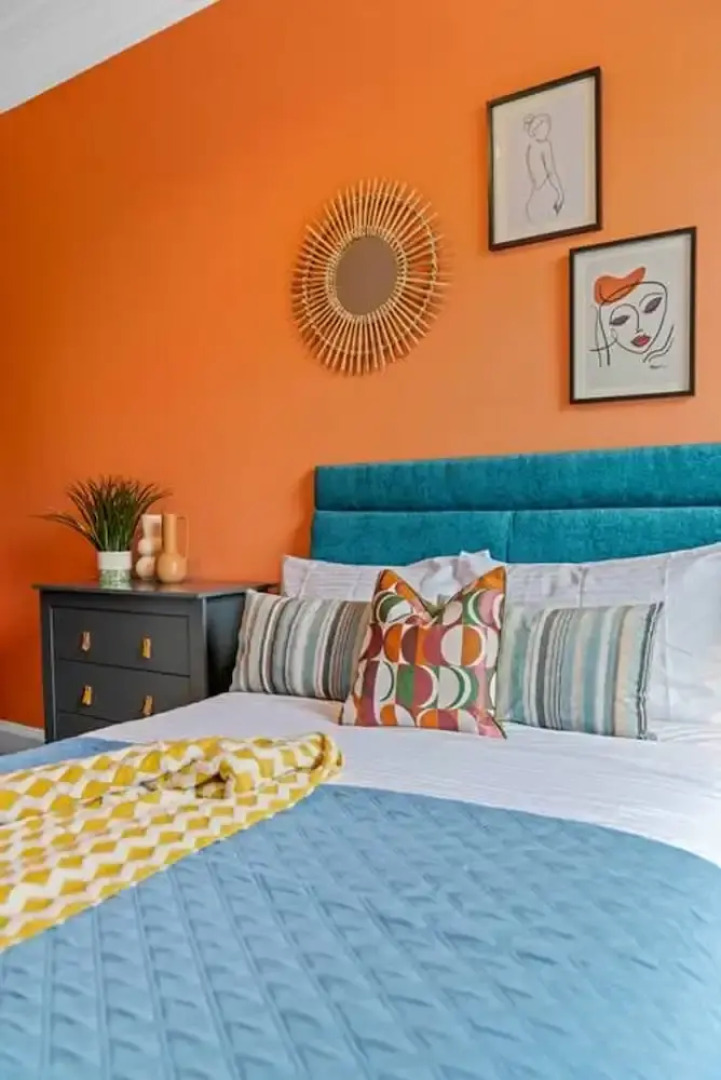 Stylish 4 Bed-town Centre