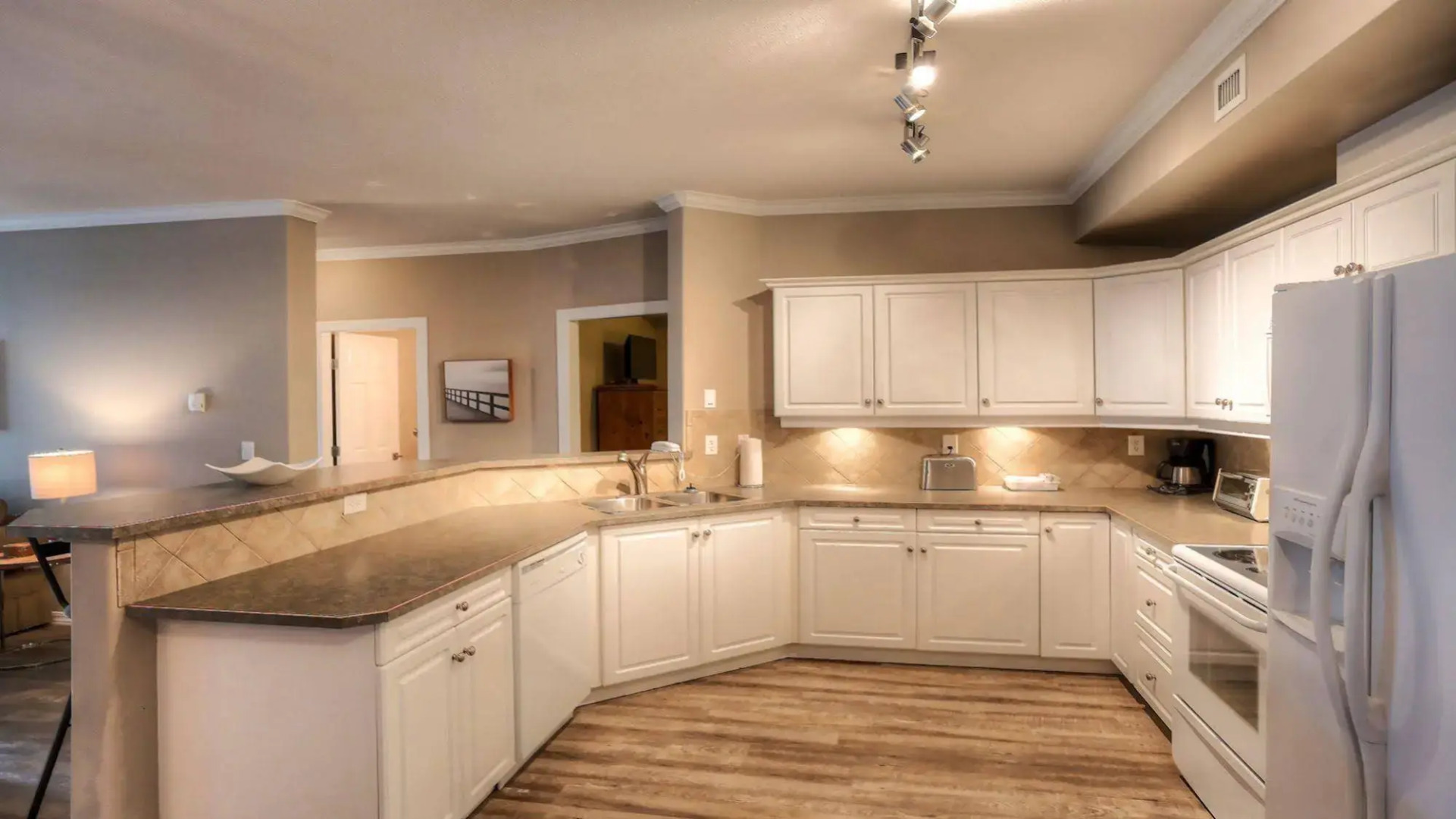 Discovery Bay by KelownaGo