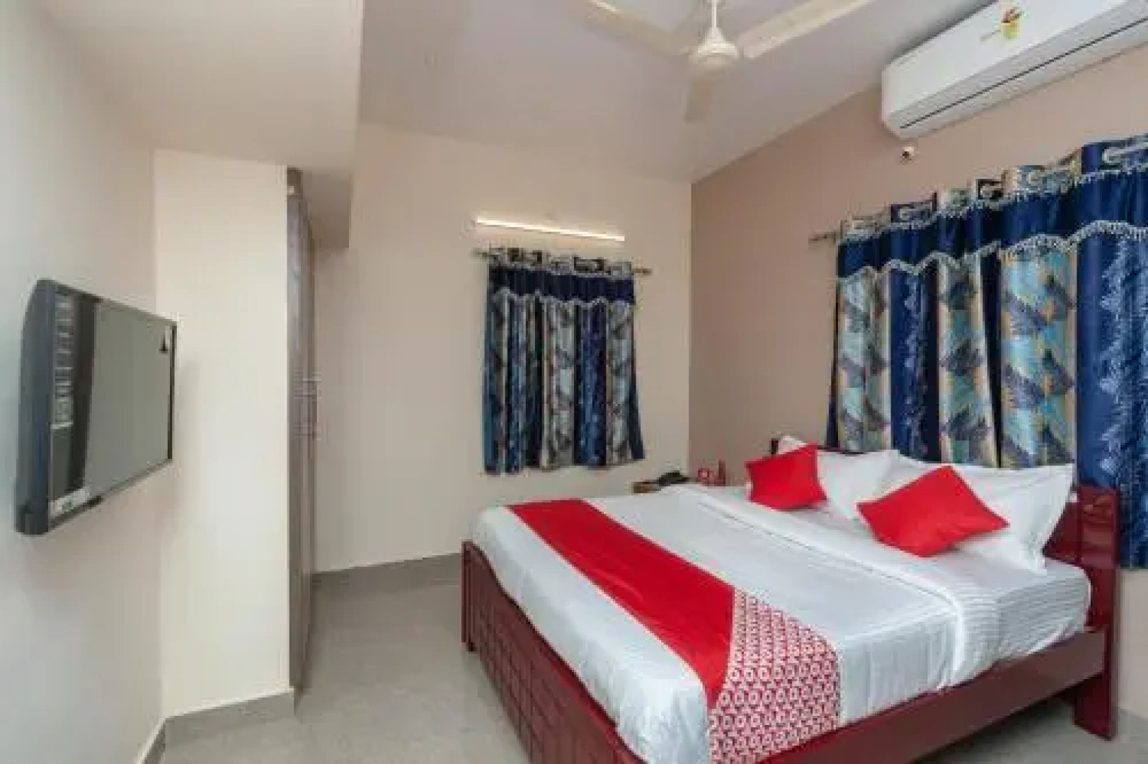 OYO 25021 Rajam Residency