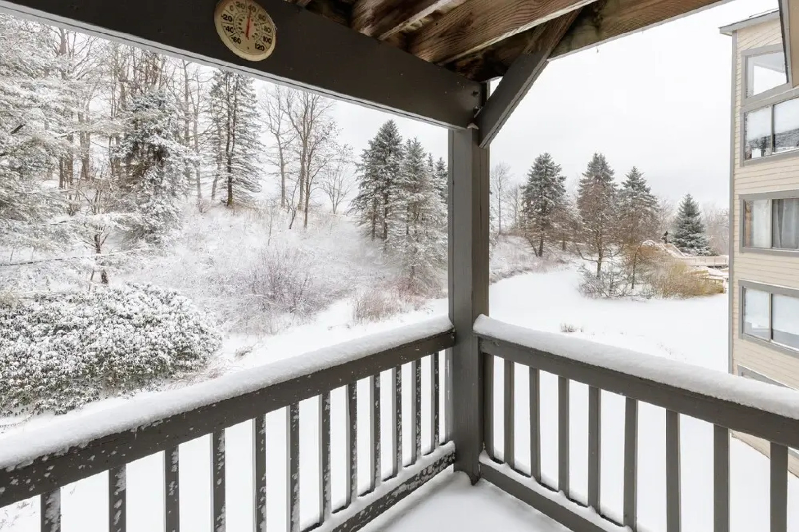 Seven Springs Stoneridge 3 BR Condo, Private Deck by RedAwning