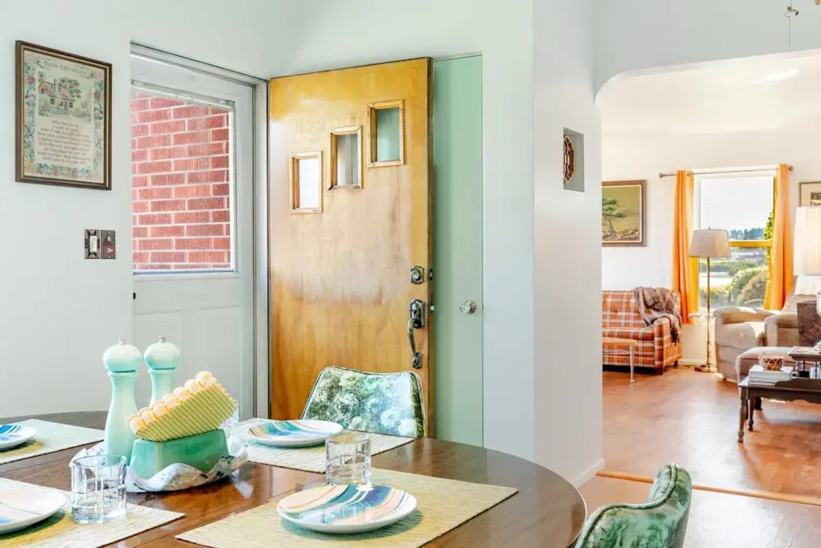 The Little Pink House by Avantstay Water Views