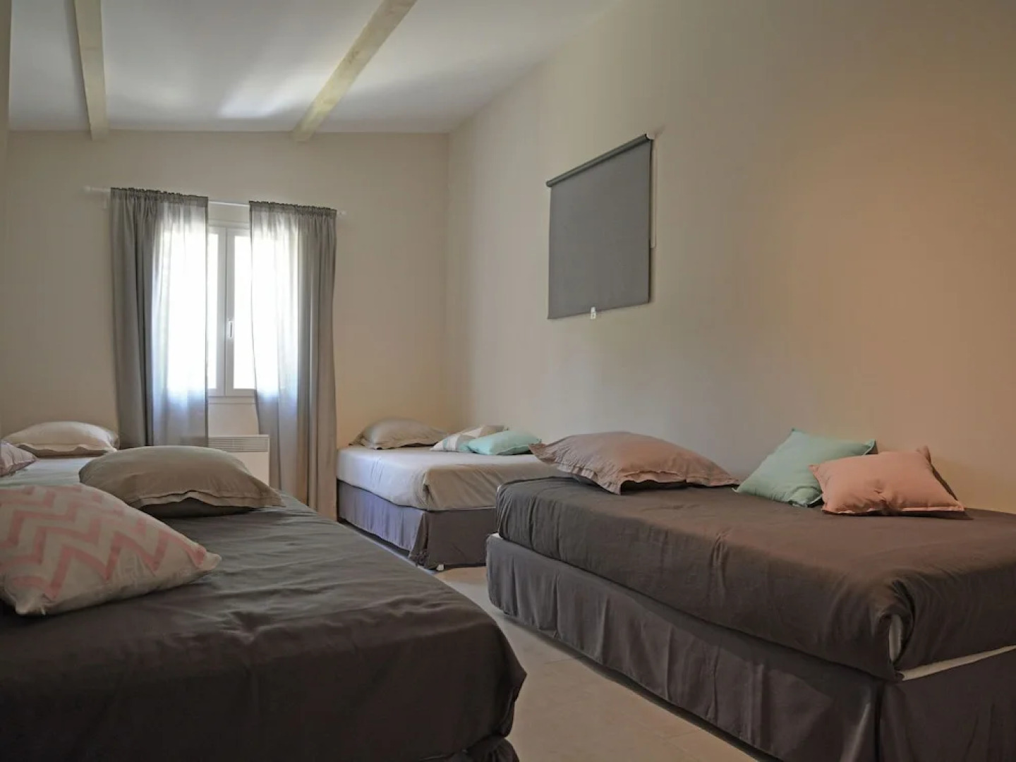 Sun-kissed Villa in Carpentras With Swimming Pool