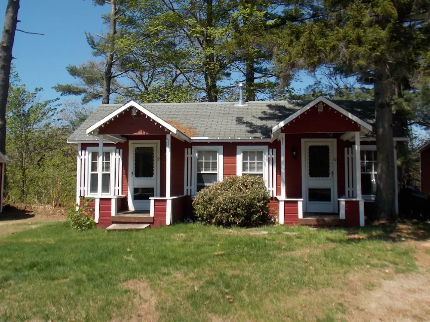 Old Red Inn & Cottages