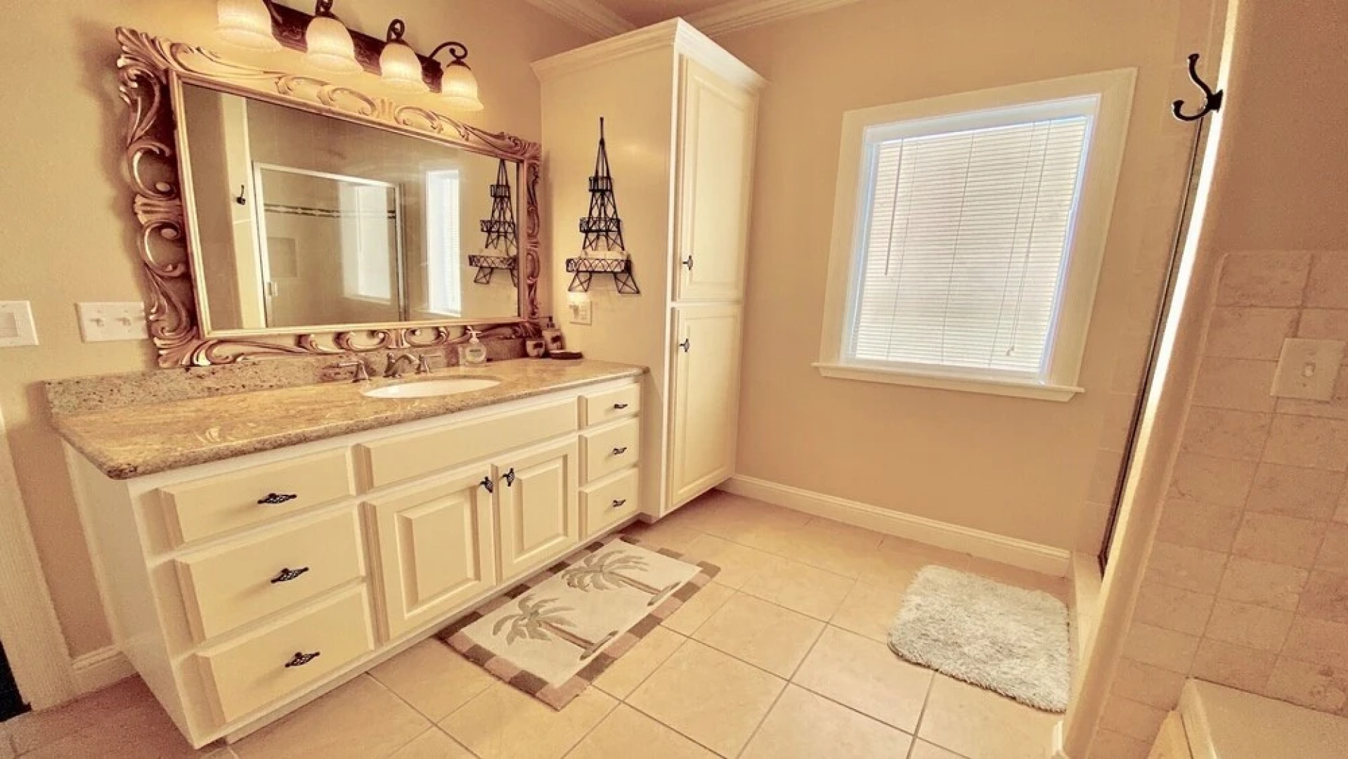 1 Driftwood 4 Bedroom Home by Redawning