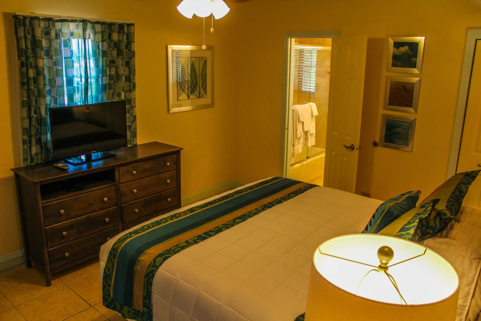 Hollywood Sands Resort