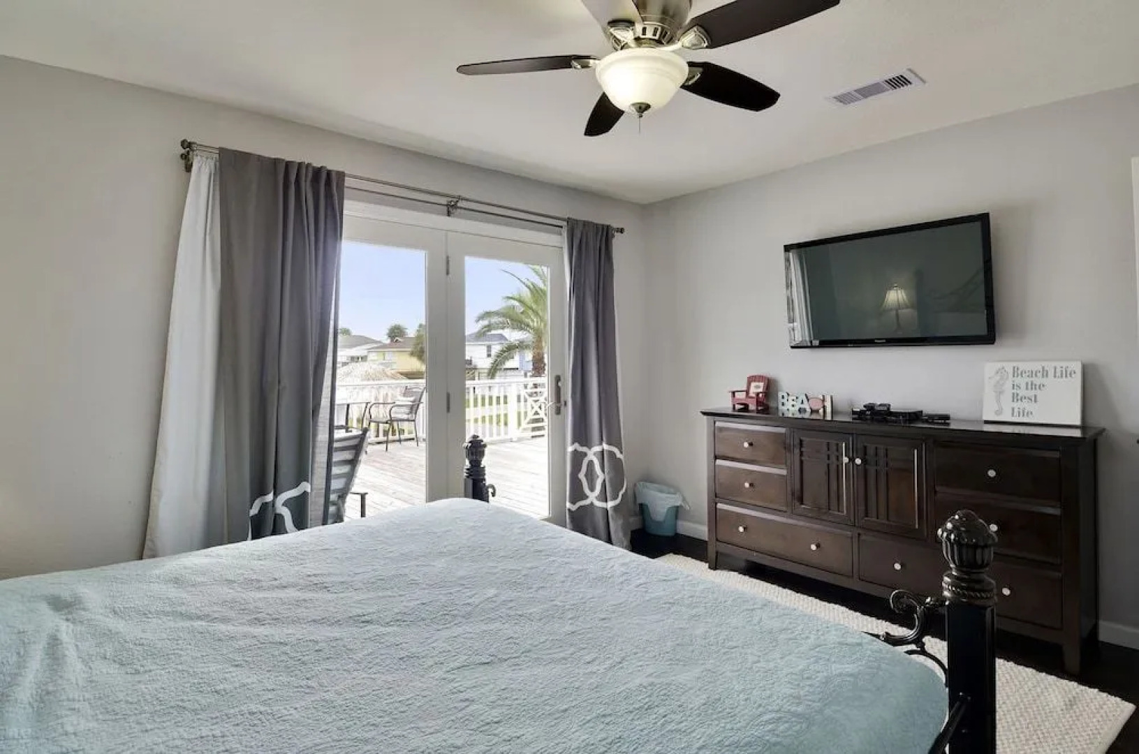 The Pelican House by RedAwning