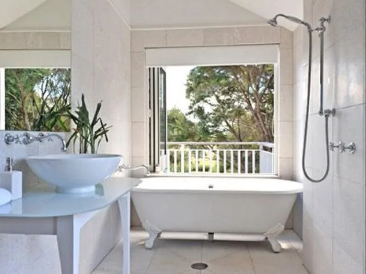 970 Lonely Bay Lodge