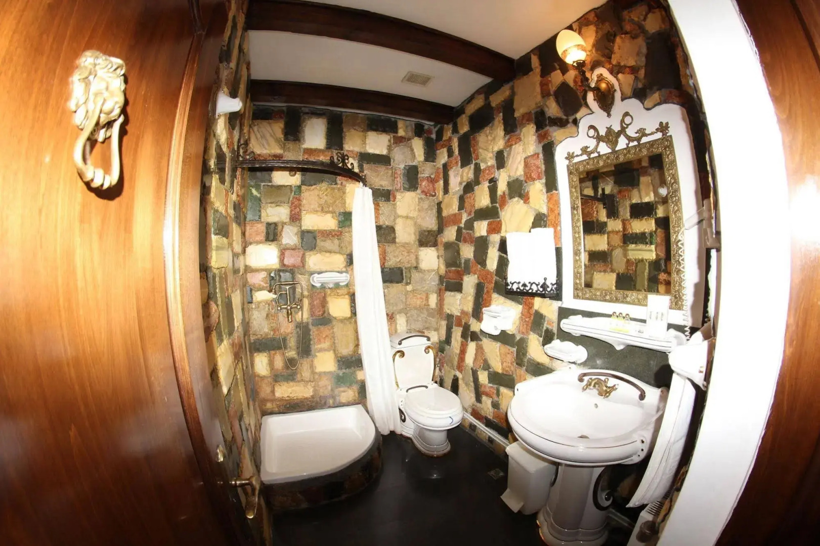 Hunter Prince Castle Hotel