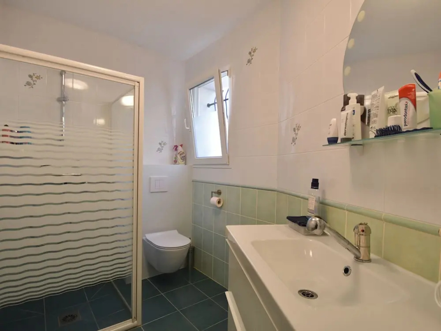 Air-conditioned villa with heated pool, guesthouse and stunning views