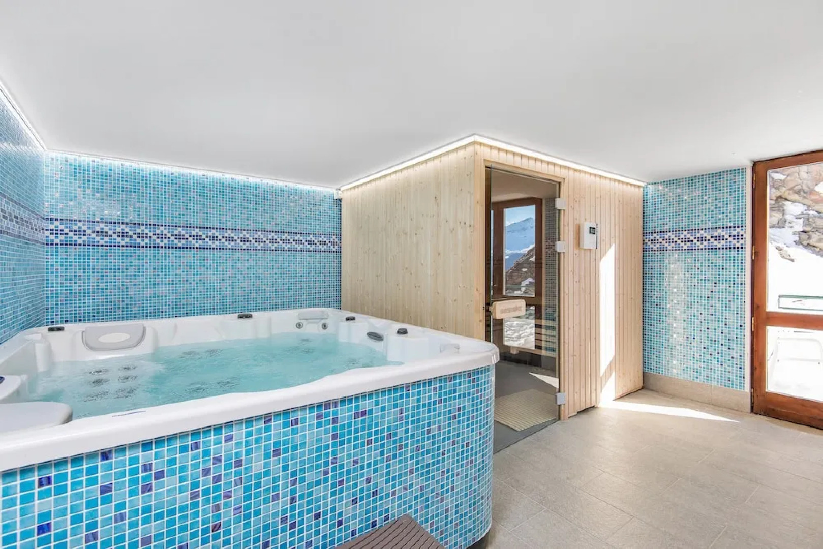 Chalet Oliver by Skinetworks