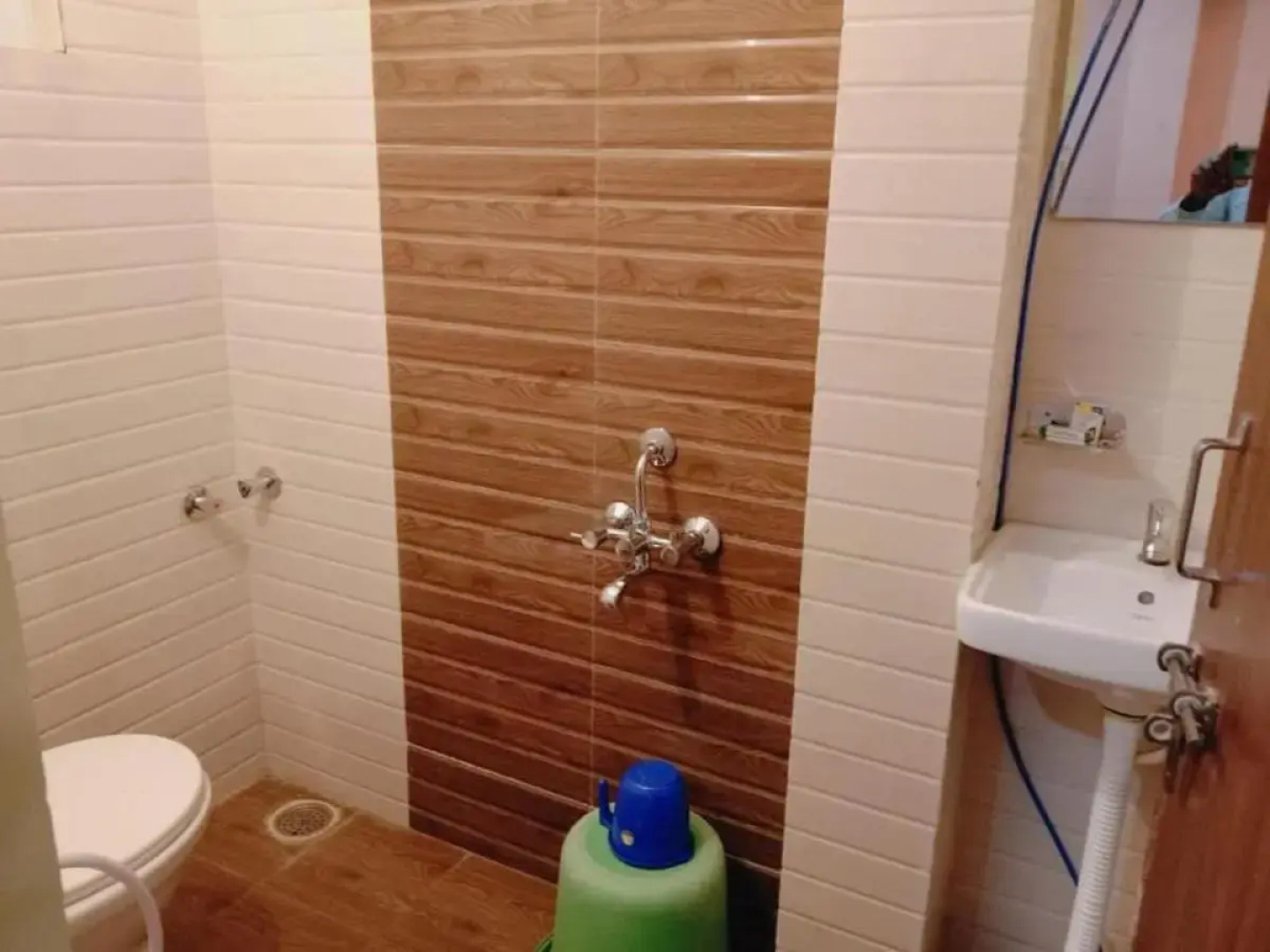 Housefinch Residency