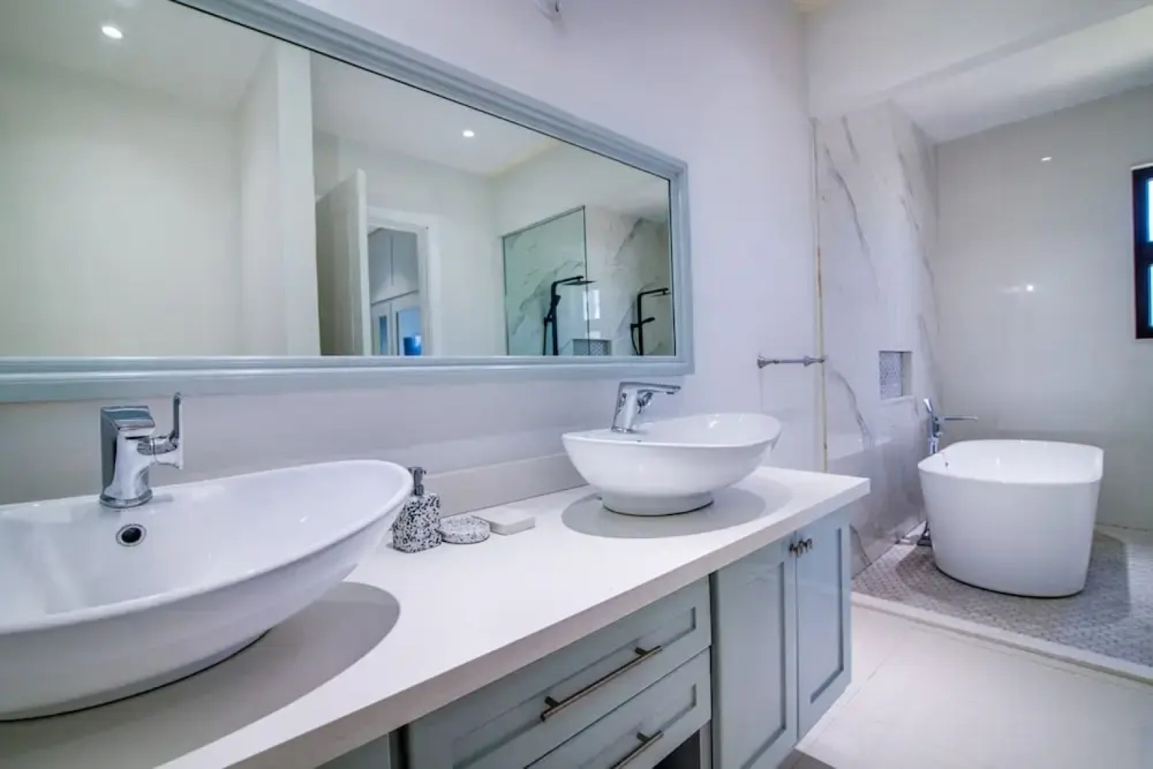 Luxury Oceanfront Villa Fully Staffed Pool Jacuzzi Movie Theatre