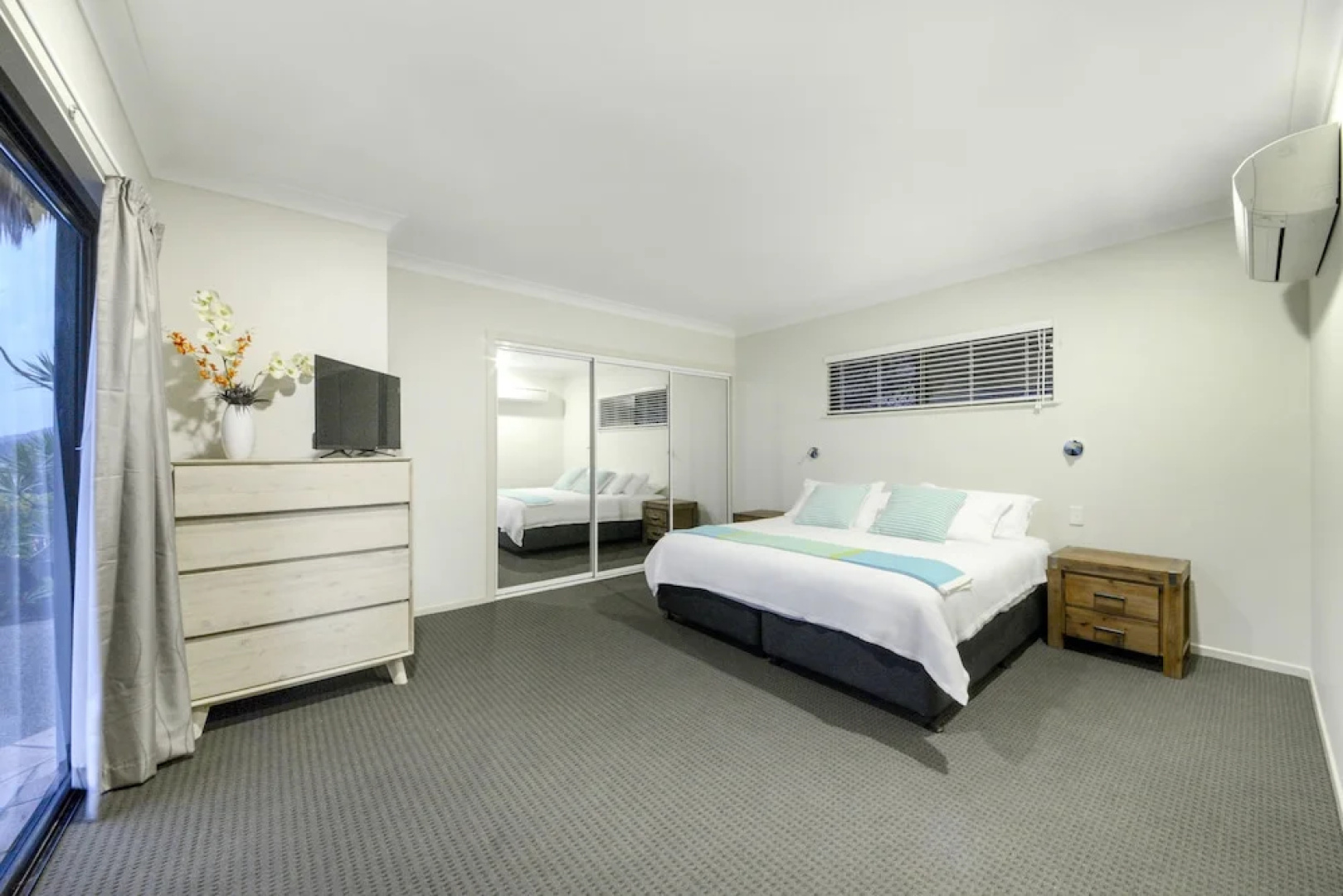 Airlie Harbour Apartment - Airlie Beach