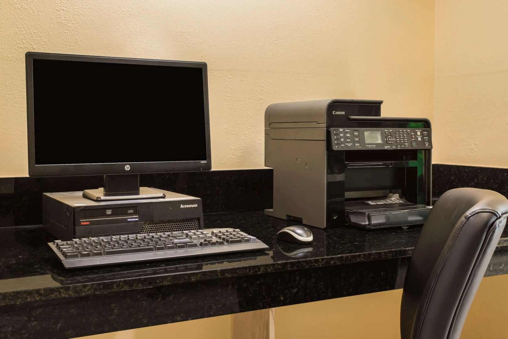 Days Inn & Suites by Wyndham Augusta Near Fort Eisenhower