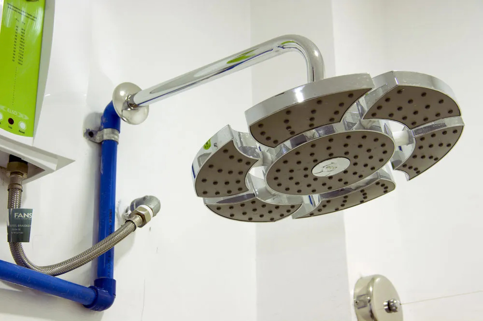 Second Wind Hostel by MNL