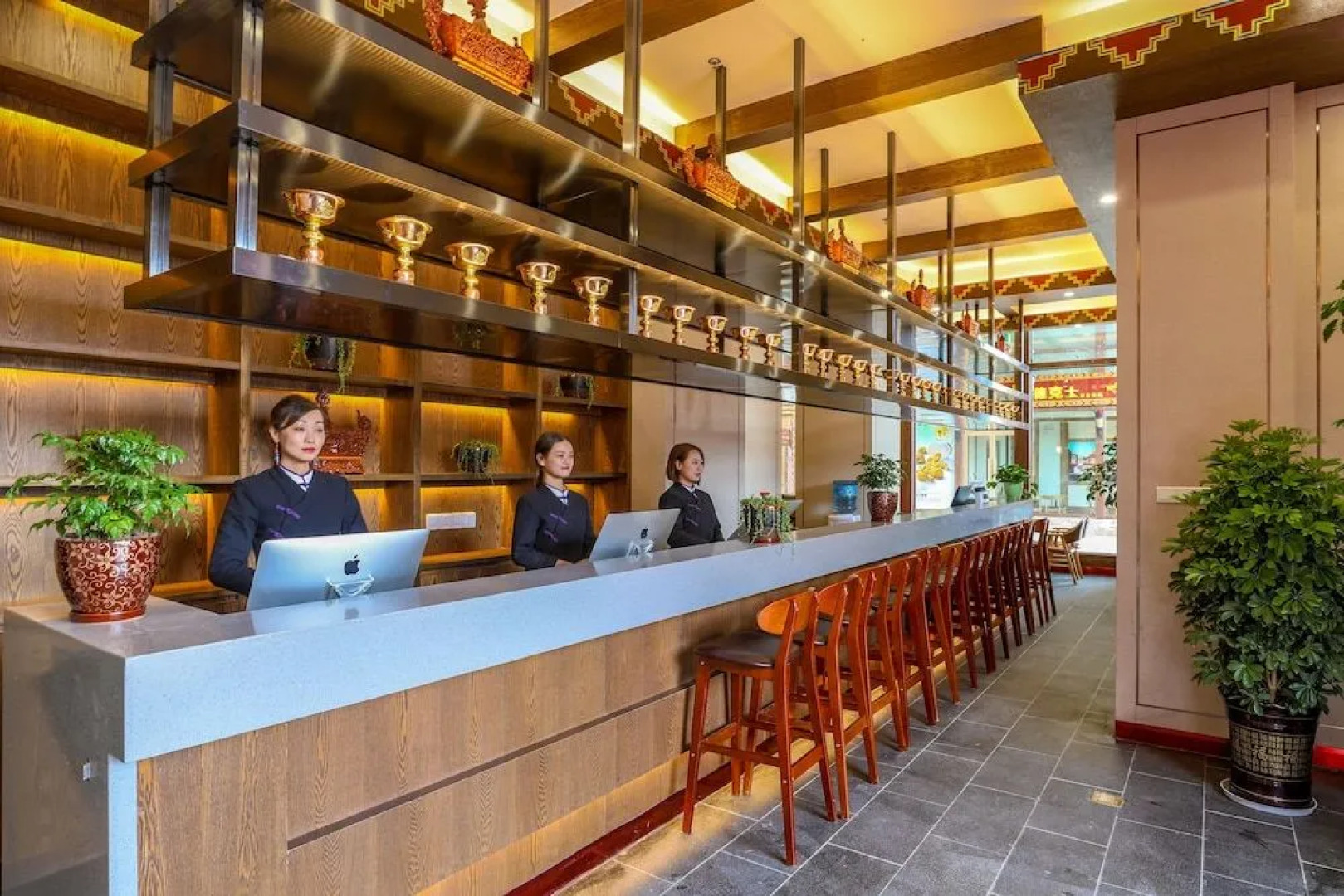 The 5th Meteorite Glory Hotel