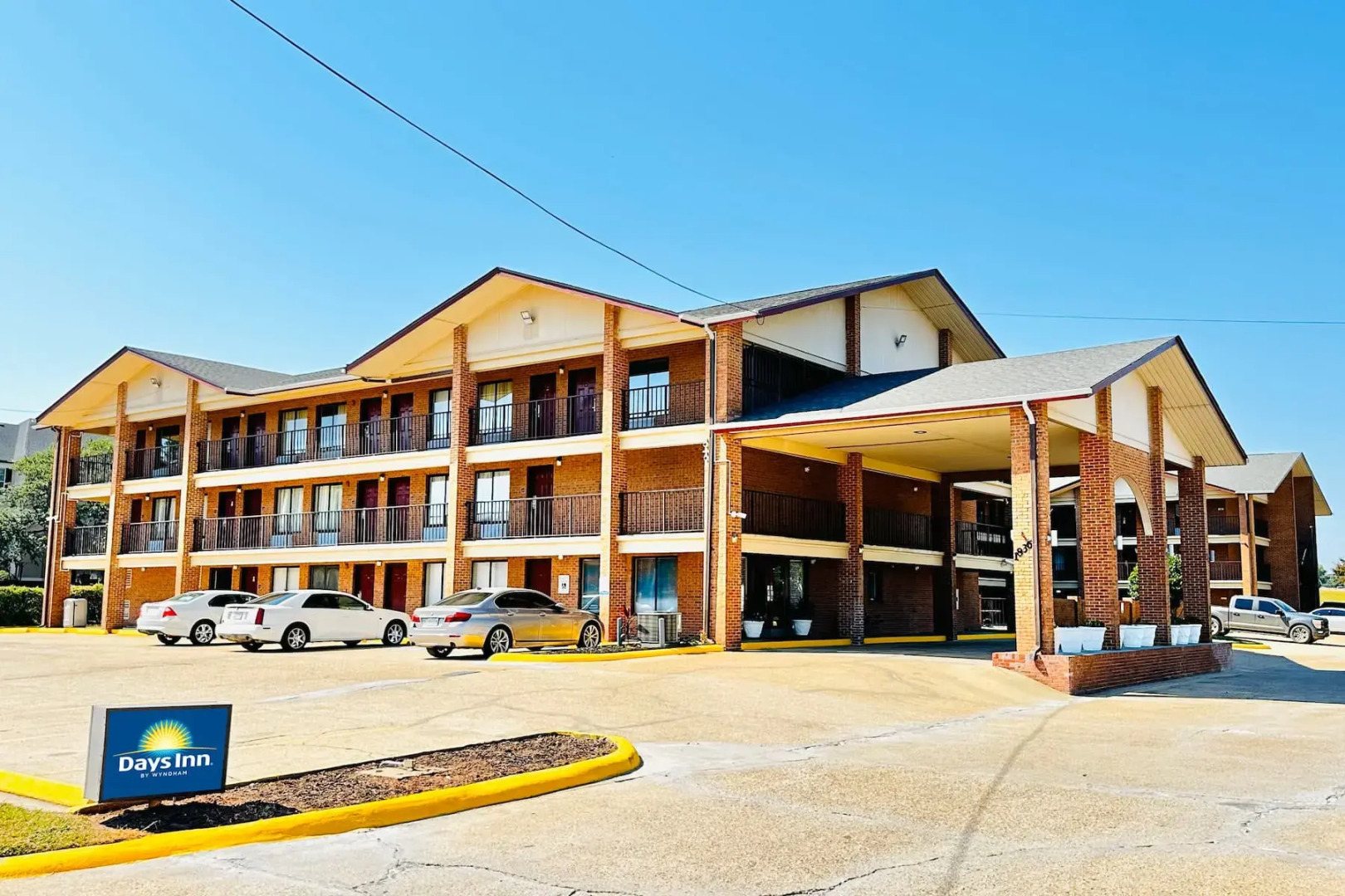 Days Inn & Suites by Wyndham Bossier City/Casino Area