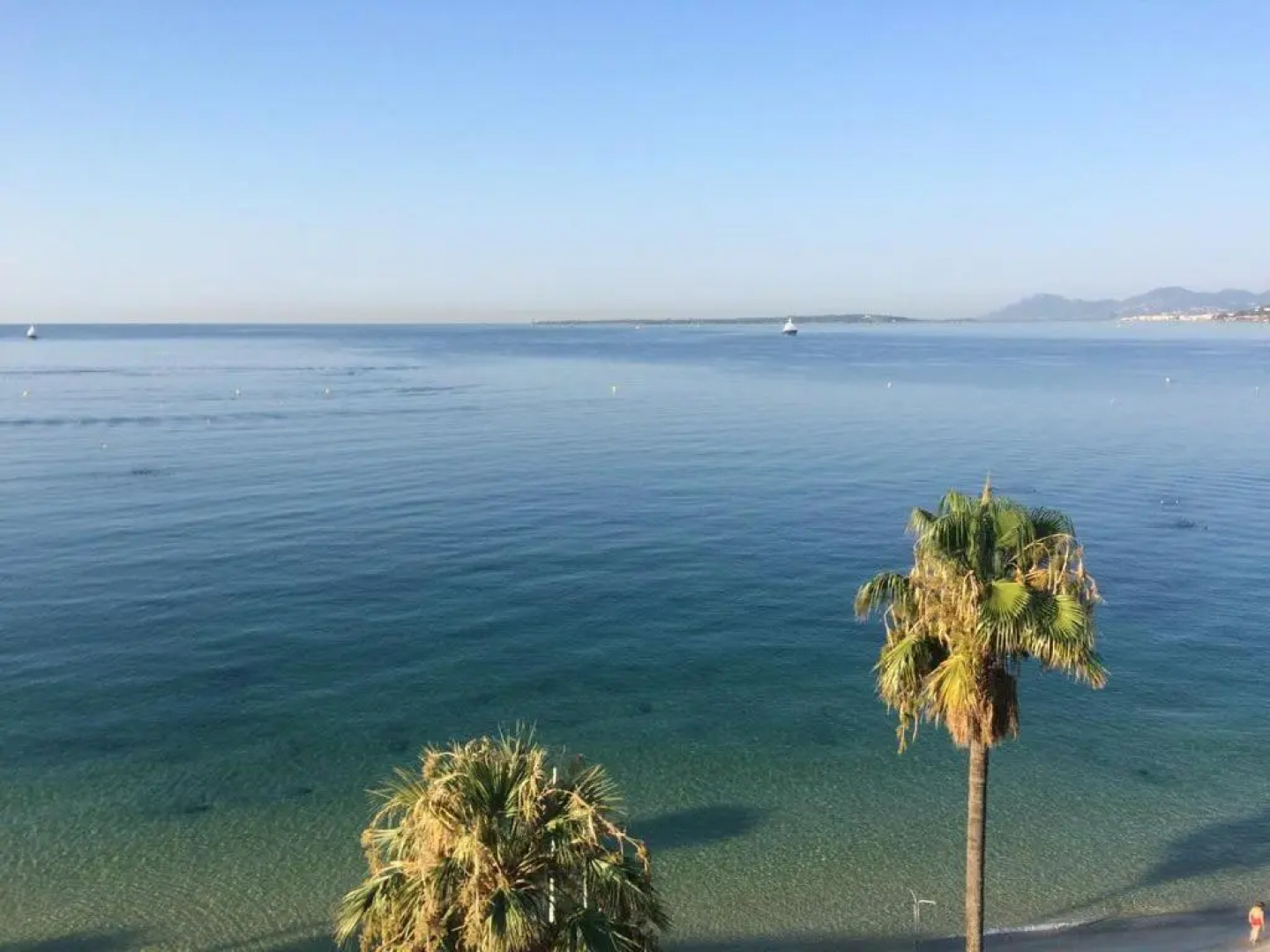 Charmant 2P Vue Mer face au Port de Golfe Juan