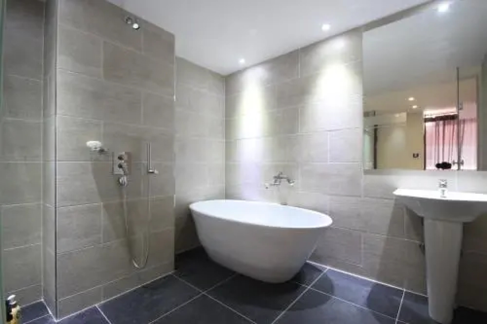 September Motel Oncheon