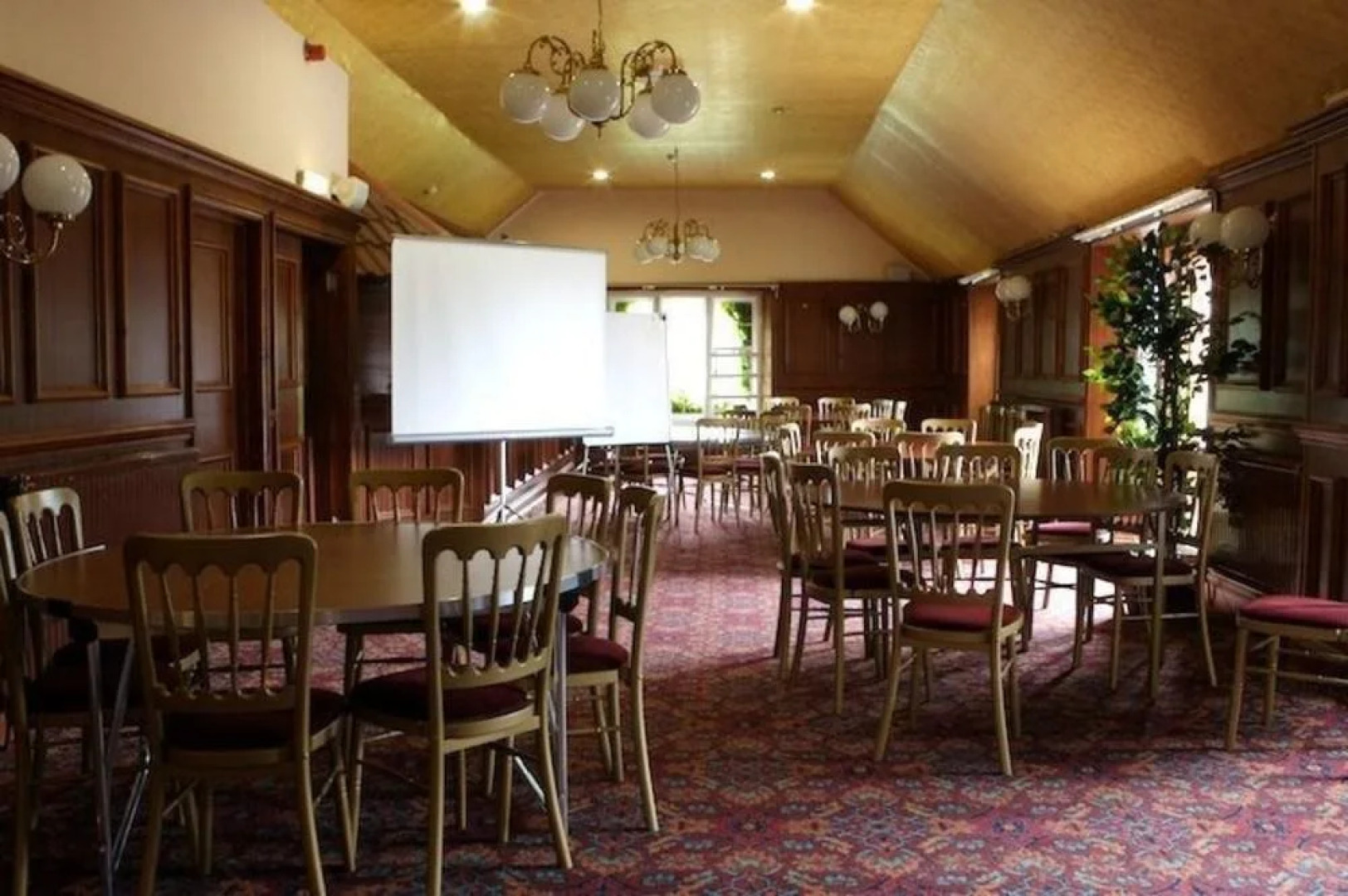 Highdown Hotel & Restaurant – RelaxInnz