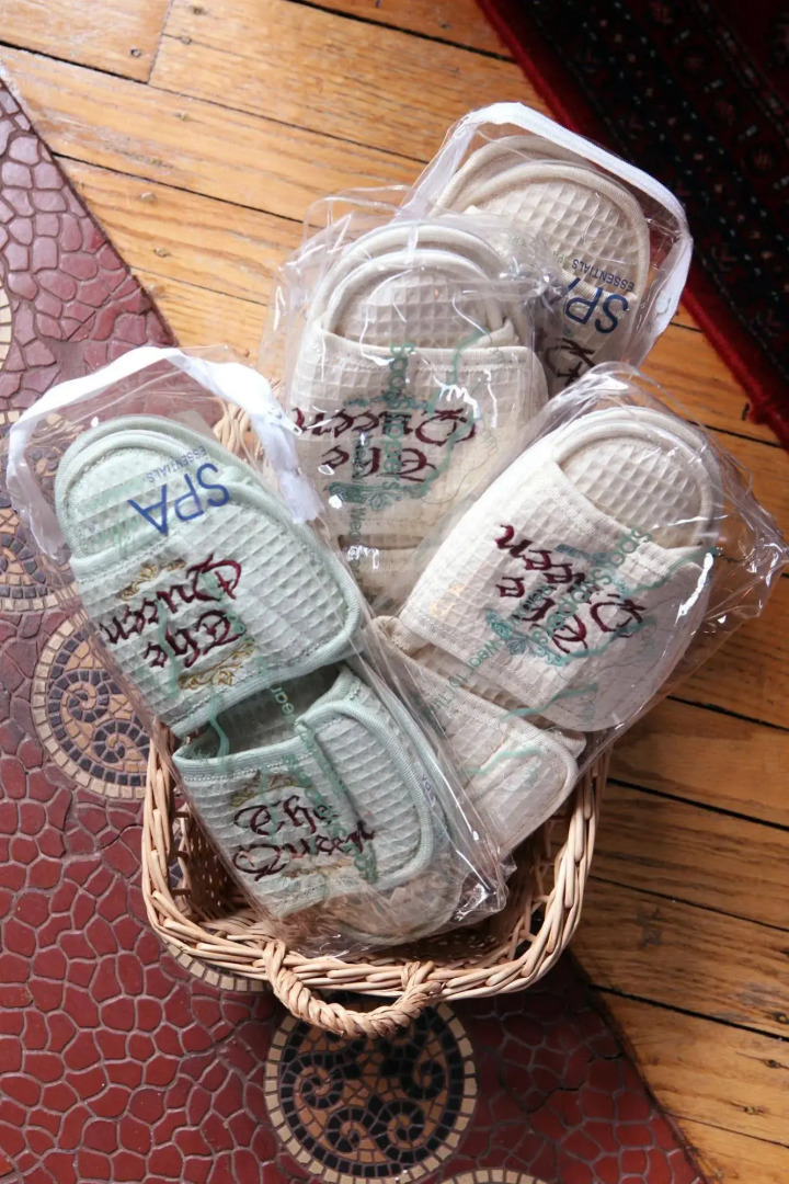 The Queen, A Victorian Bed & Breakfast