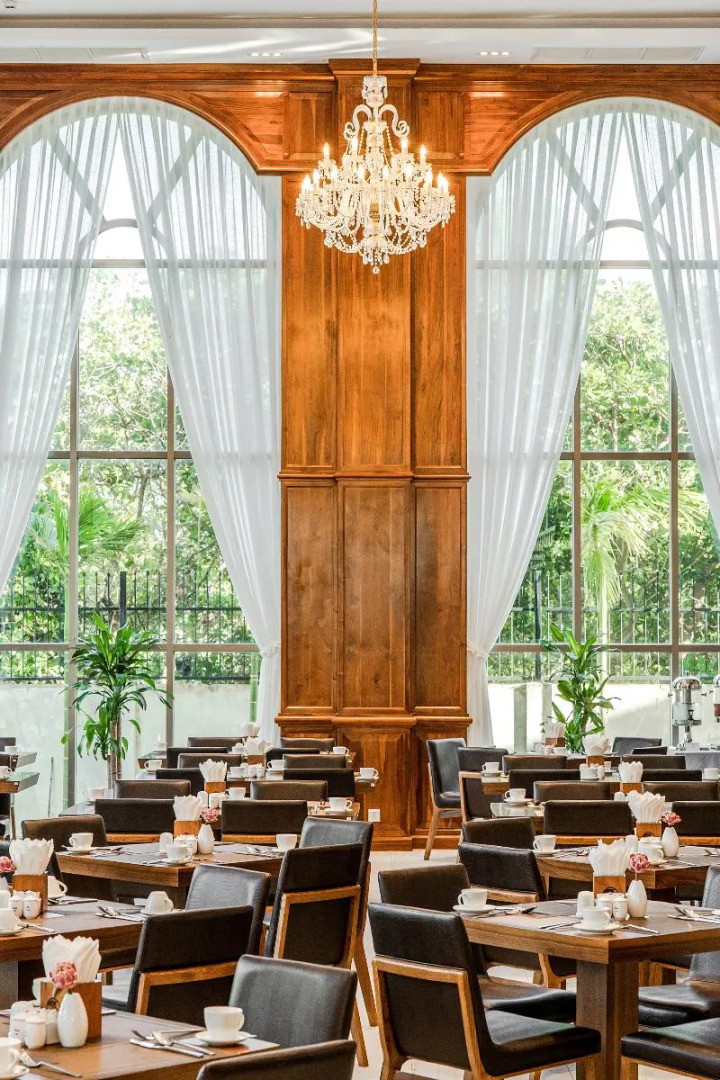 Sea Breeze Hotel & Villa