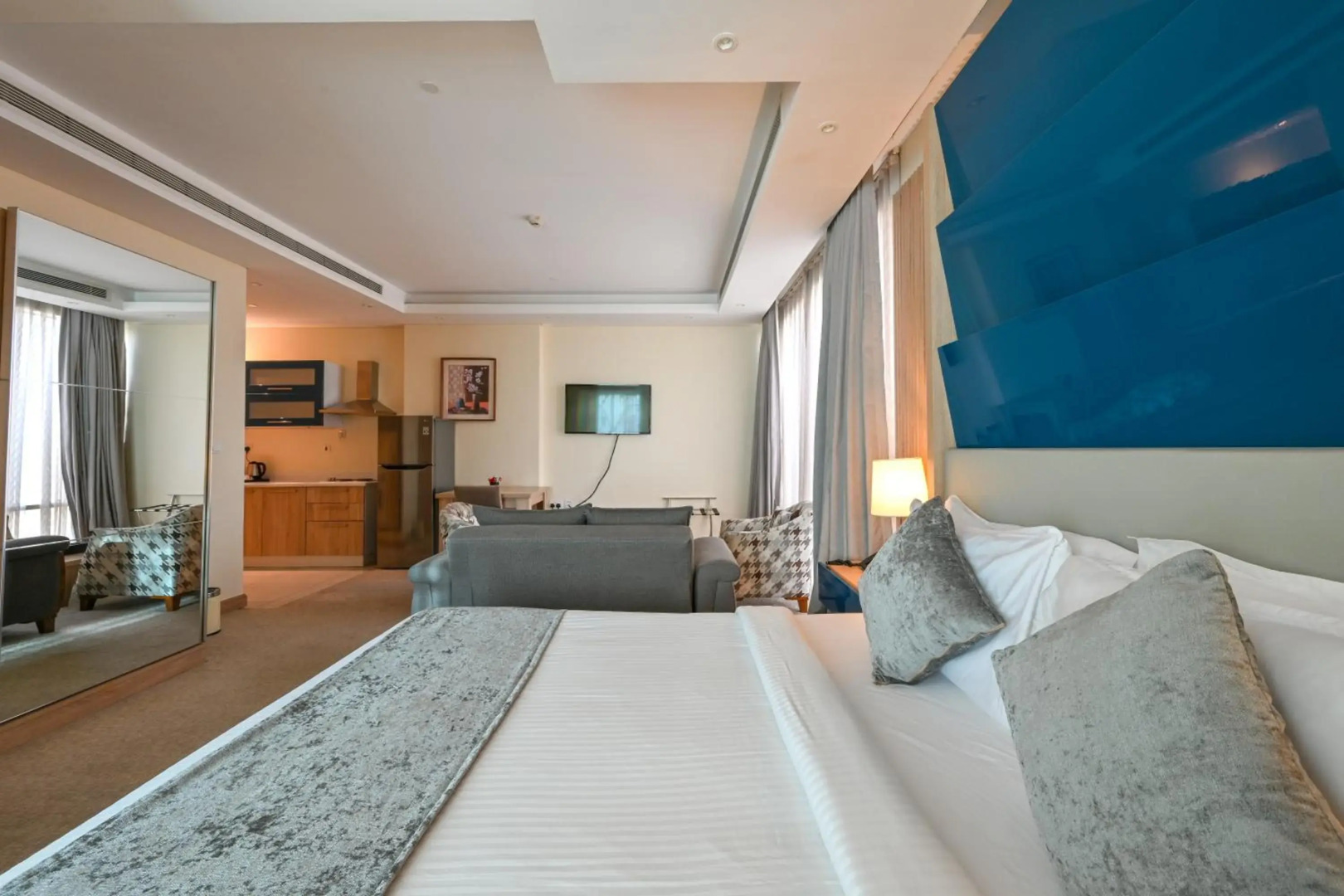 Almansour Suites Hotel Doha