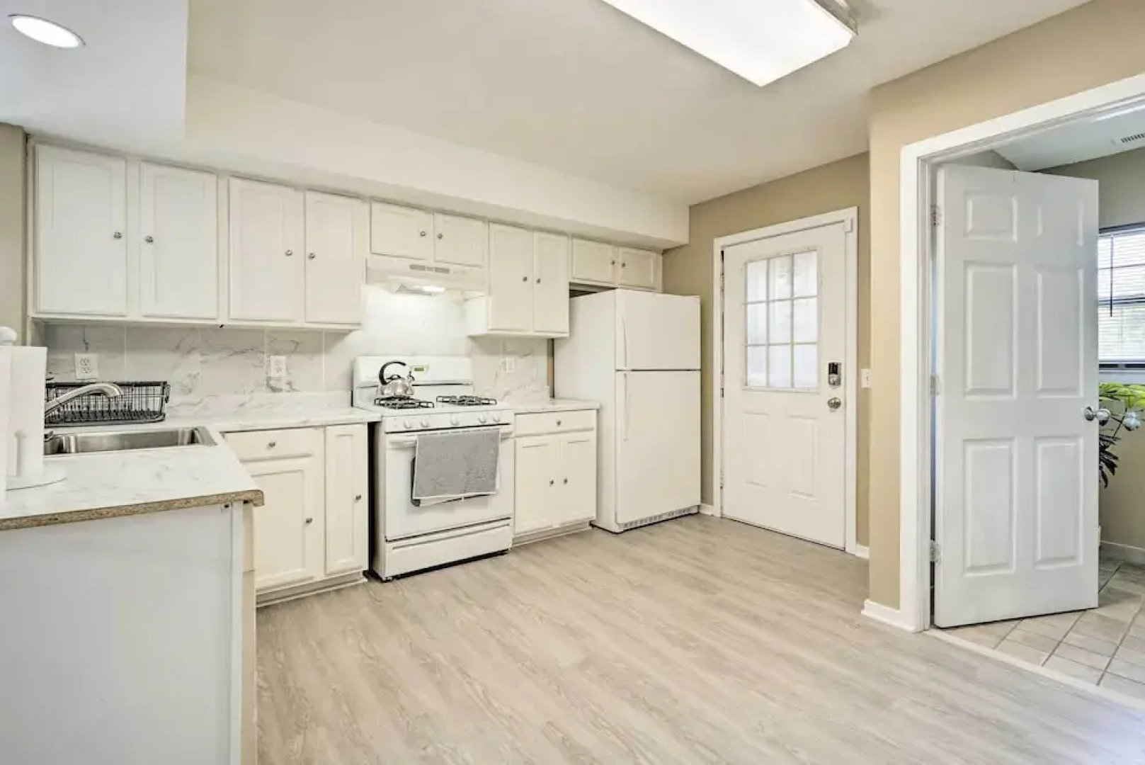 1 Mi to Beach & Casinos: Home in Atlantic City!