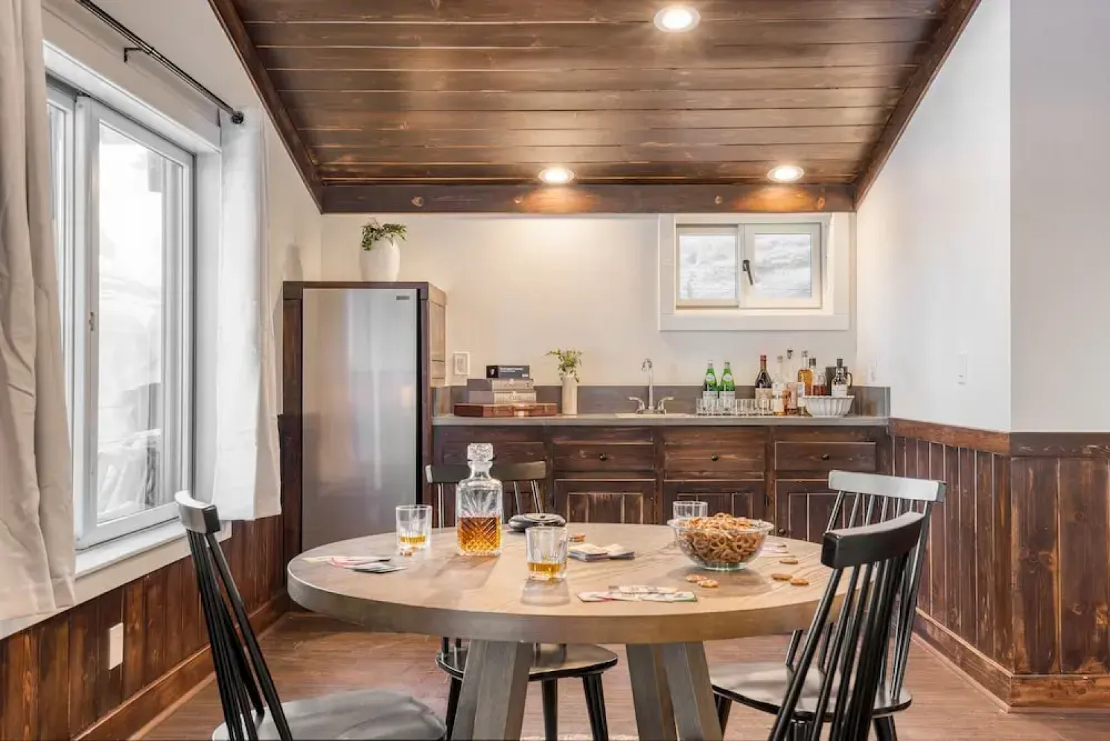 Explorer by Avantstay Close to Slopes Game Room Guest Suite