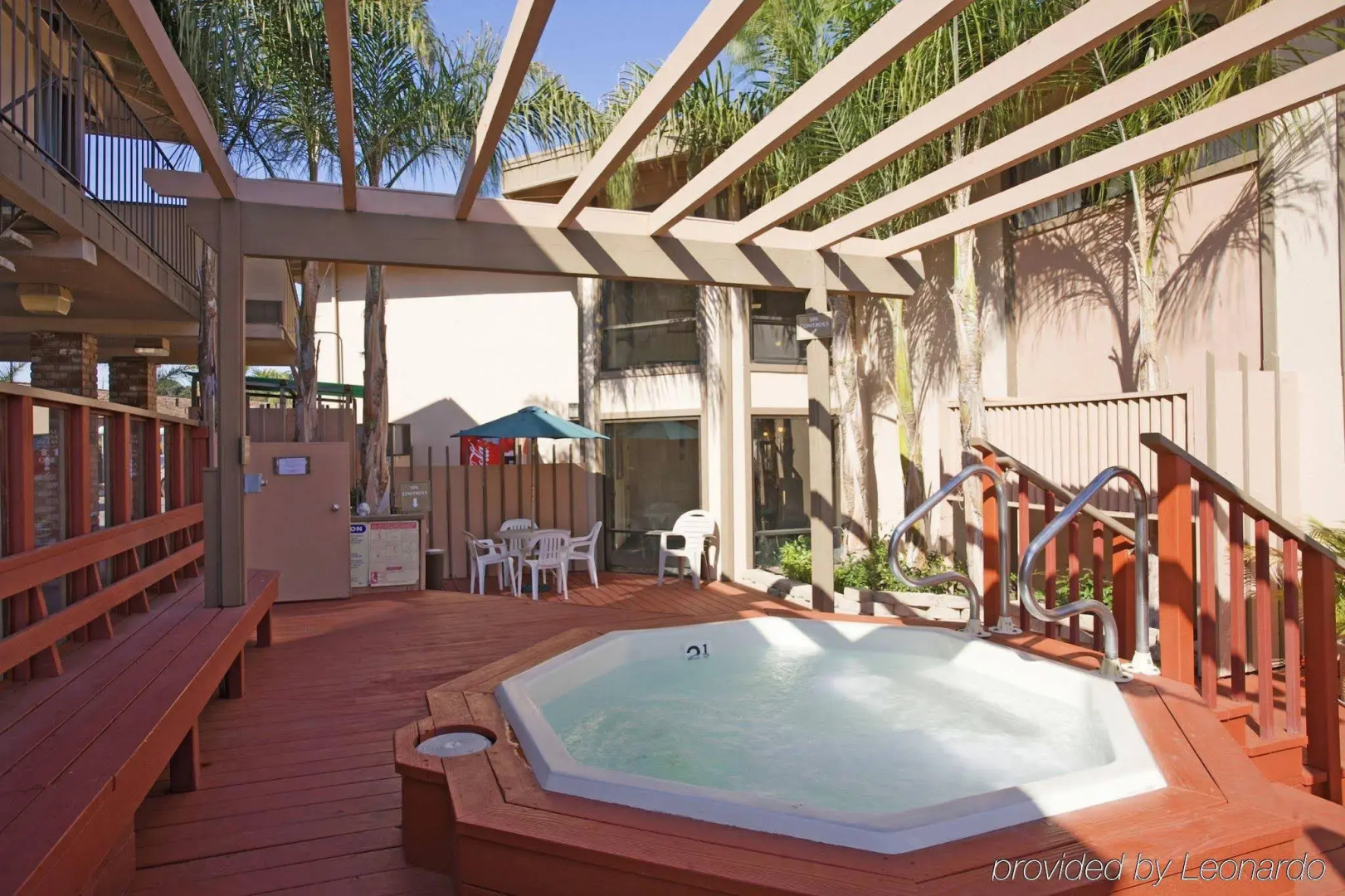 Red Roof Inn & Suites Monterey