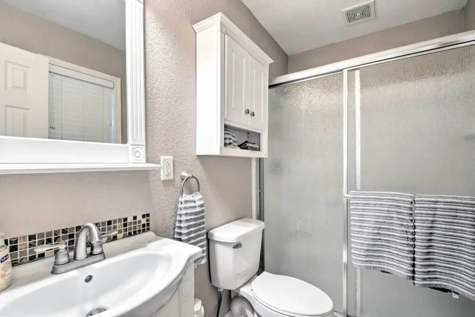 Quiet Retreat w/ Fire Pit ~ 4 Miles to Pensacola!