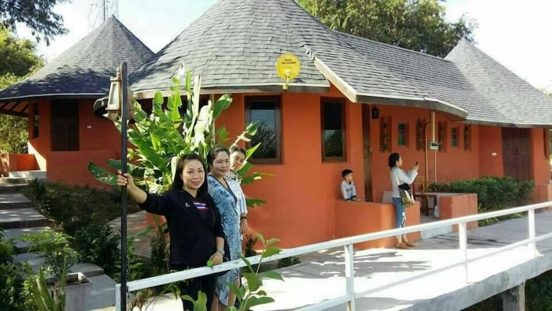 Khemmarat Baandin Resort