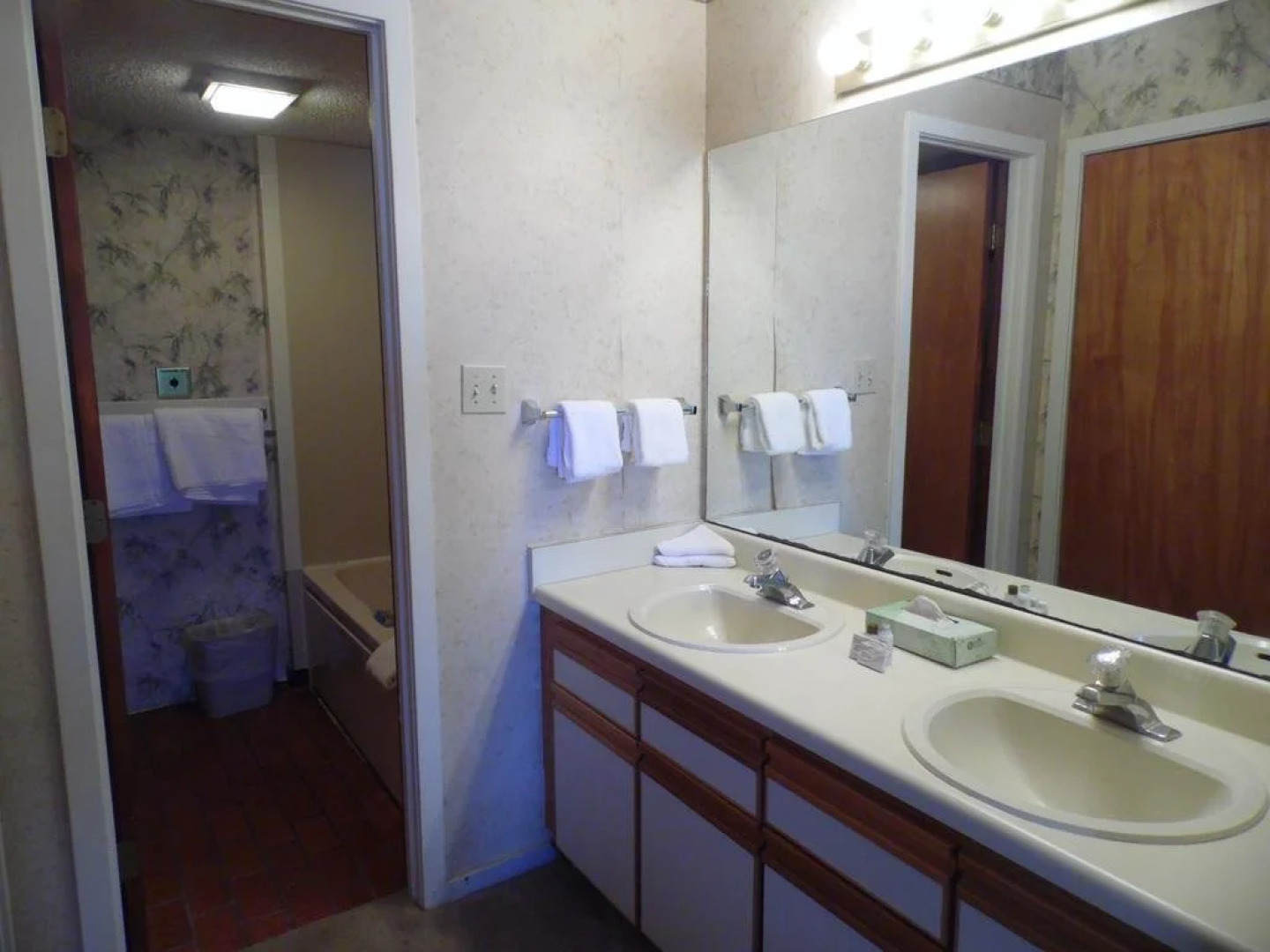 Regalia Hotel & Conference Center