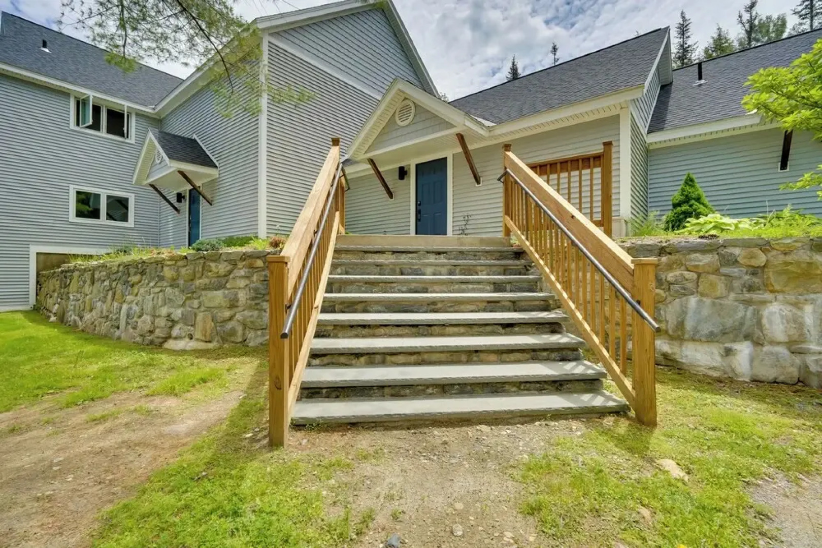 Ski-in/ski-out Magic Mountain Condo w/ Deck!