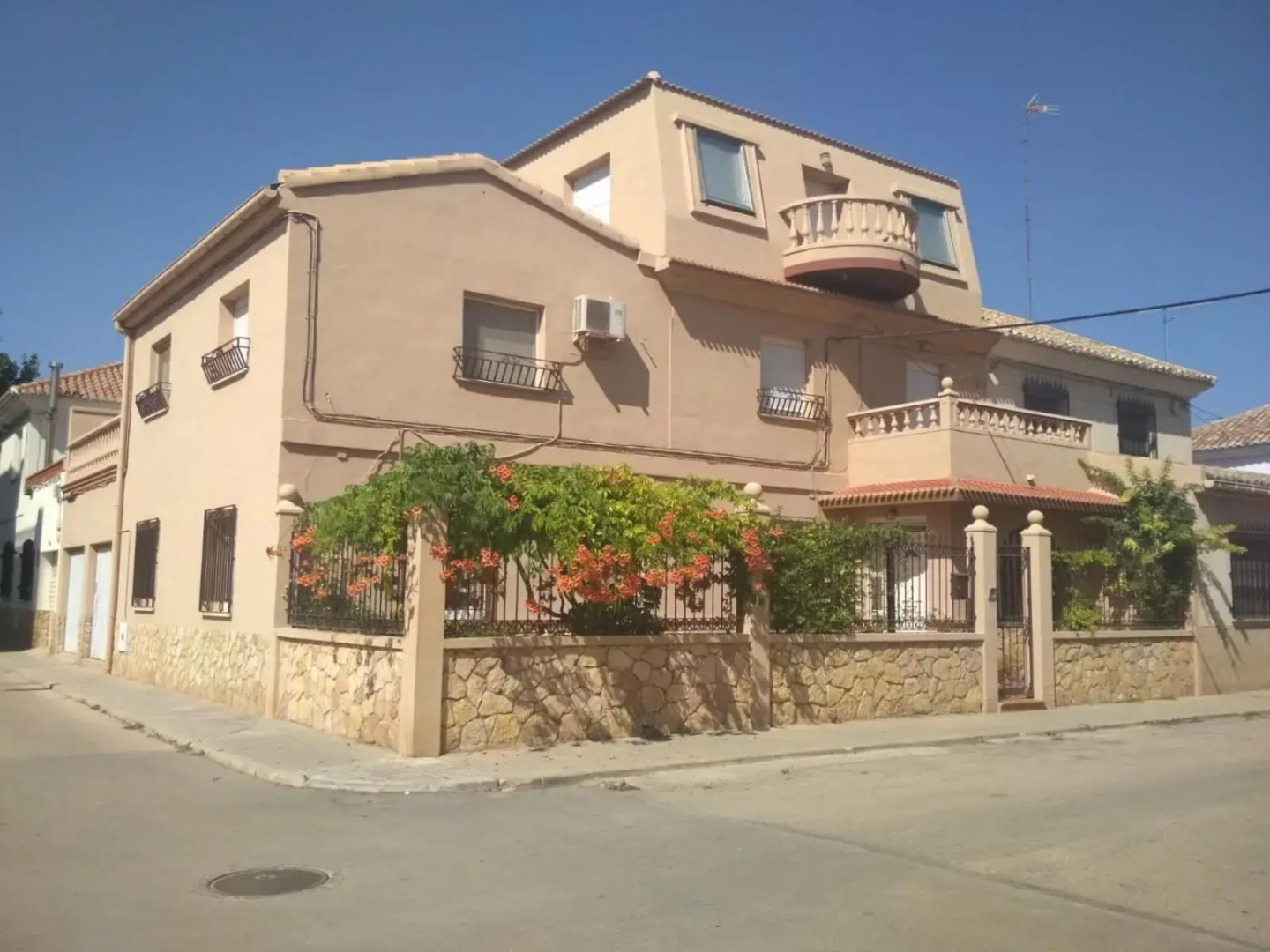 Amplia y luminosa buhardilla & total independencia