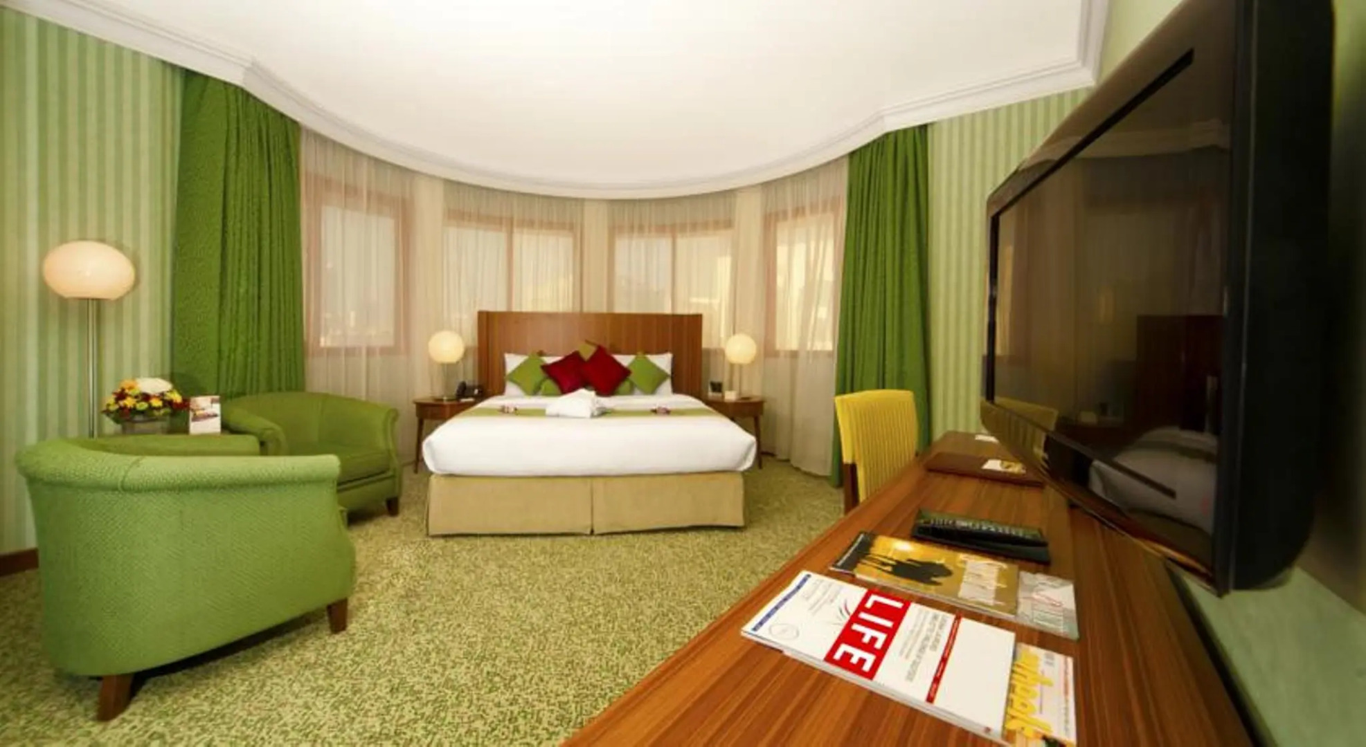 Отель City Seasons Al Hamra Hotel