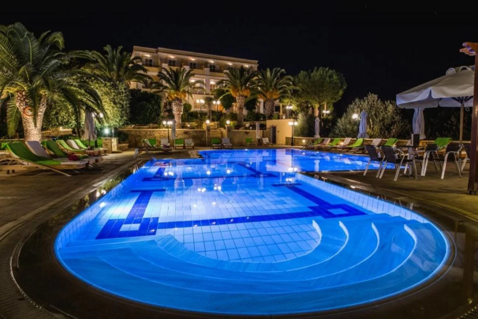 Crithoni's Paradise Hotel