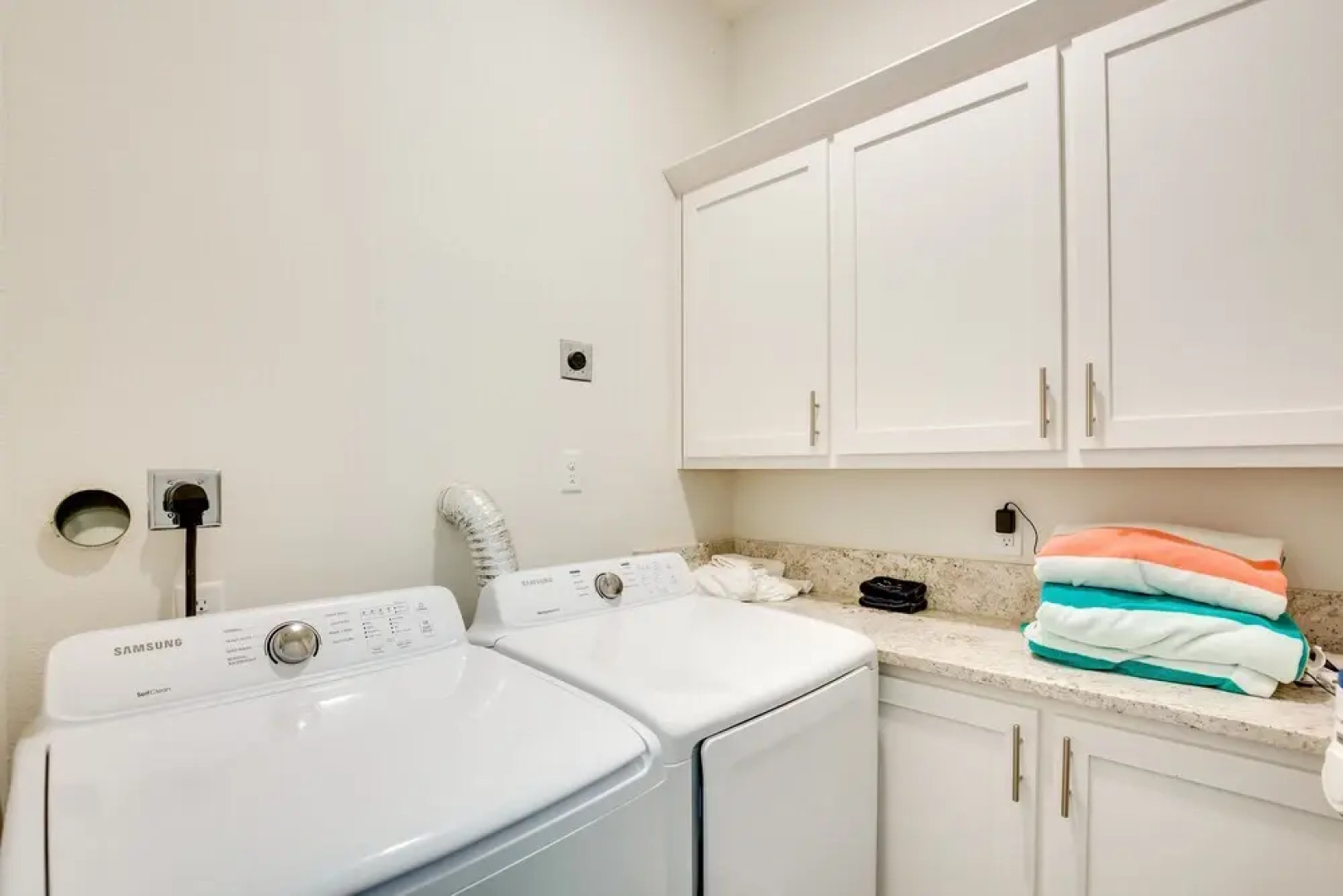 Pool, Hot Tub & Views: Malakoff Gem on Cedar Creek