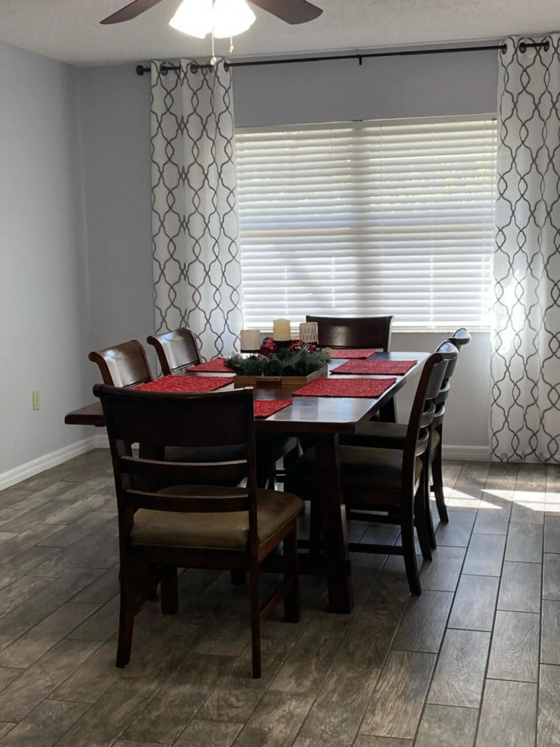 3 bedrooms house with private, heated pool 8 miles to Siesta Key Beach,