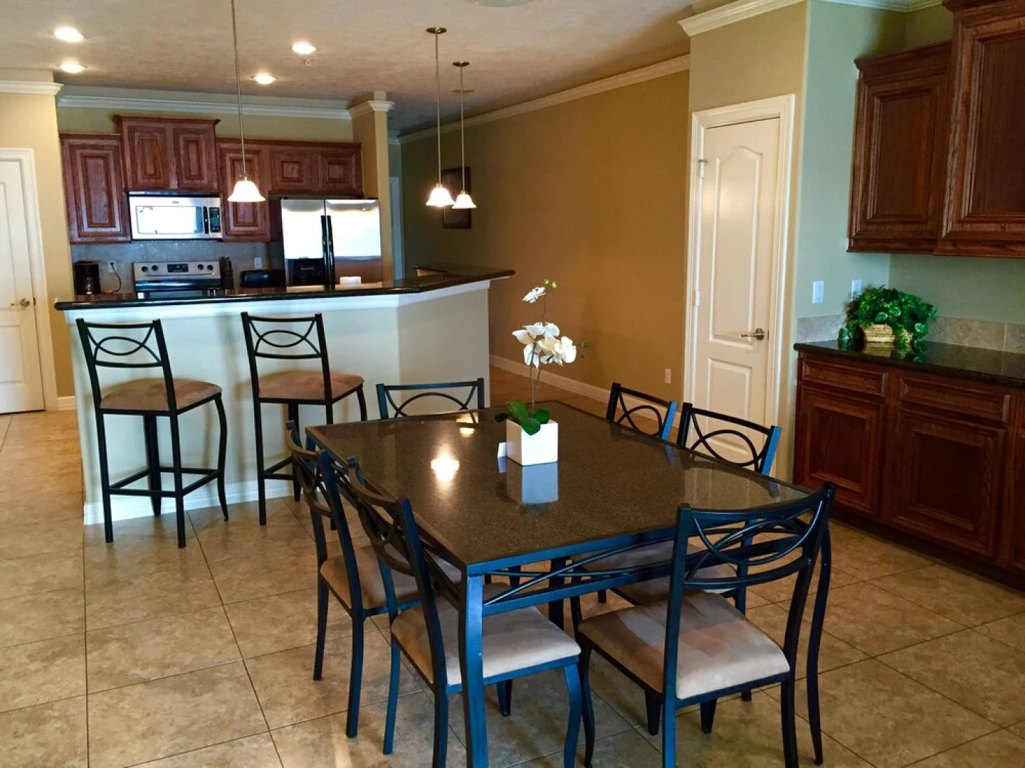 Southern Empress Lakeside Condominiums