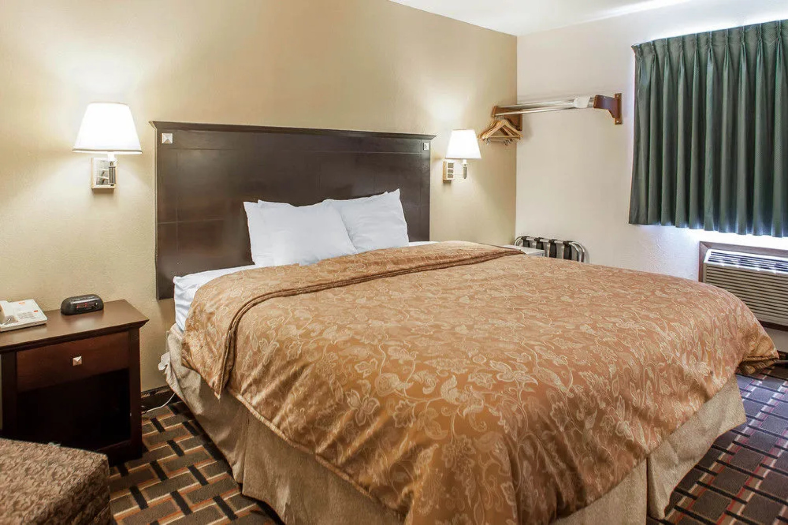 Econo Lodge Inn & Suites Bettendorf