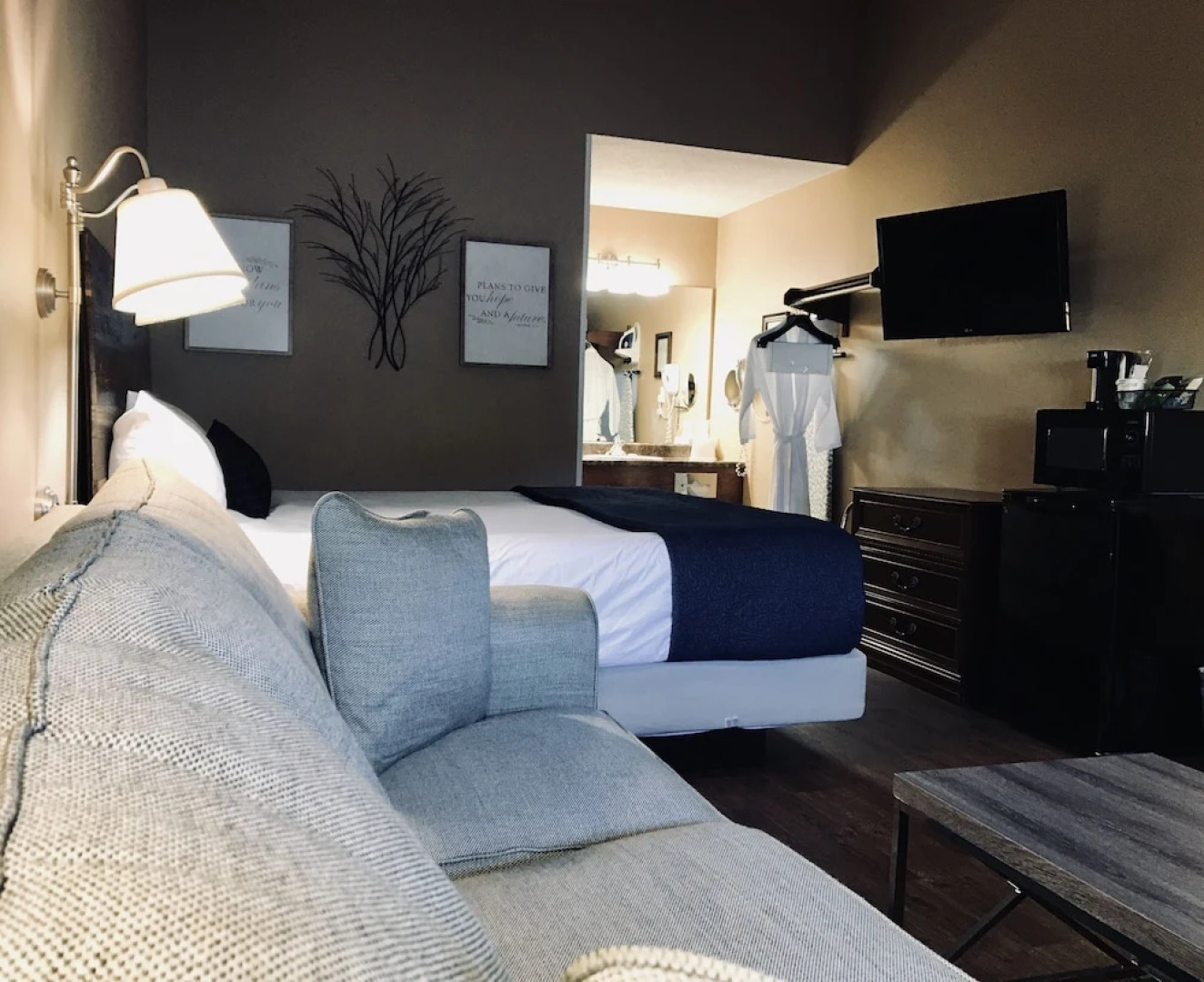 Pinemark Inn & Suites