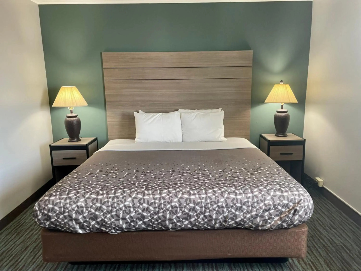 Countryside Inn & Suites