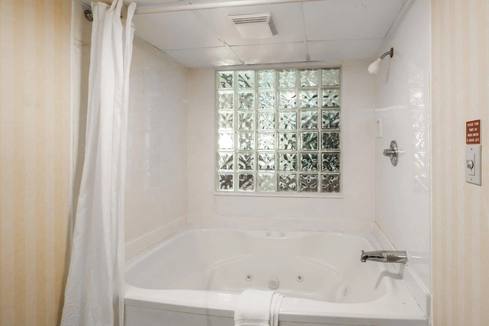 Econo Lodge Inn & Suites Knoxville East